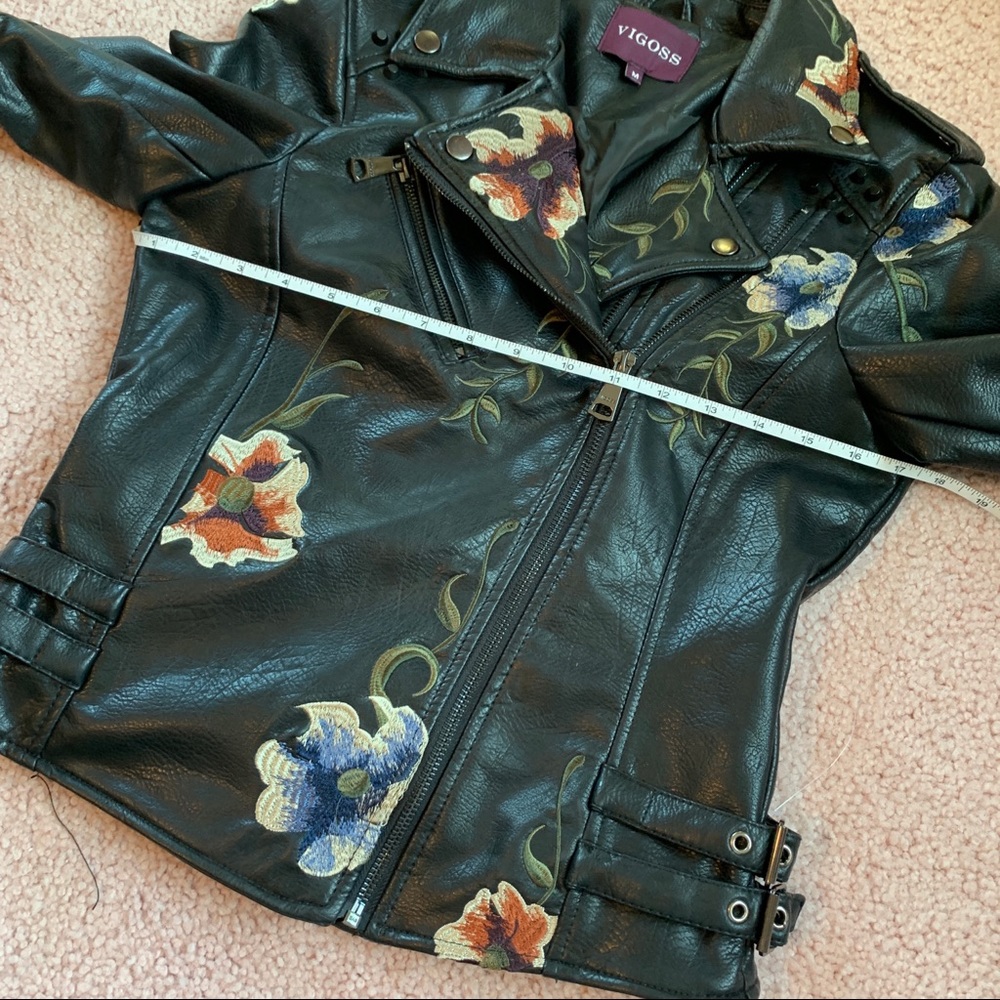 EUC Vigoss floral/stud faux leather jacket. Size M - Picture 9 of 12